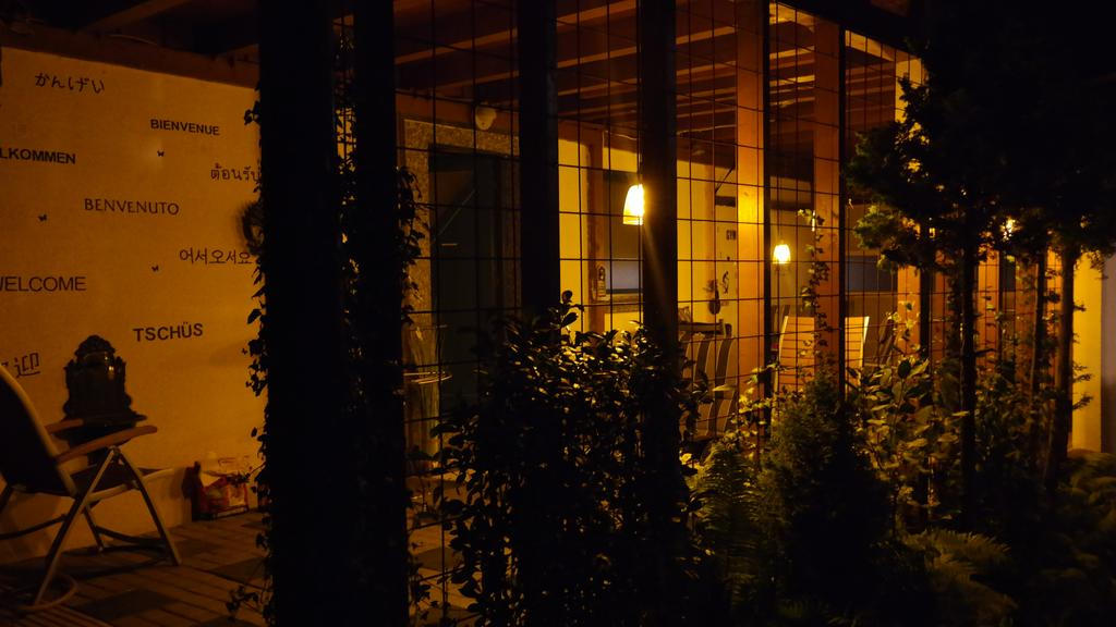 Dortmund Pension Martyniak: Carport bei Nacht